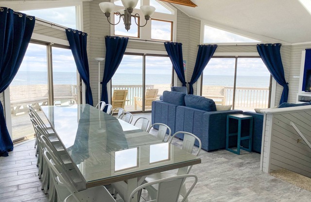 Amazing Views! Large Oceanfront! 3 King Master Bedrooms!