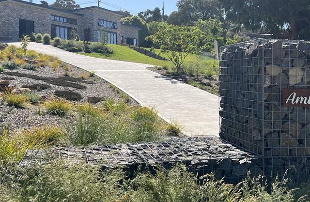 Ambleside Retreat - Mt Panorama Racing Circuit. Stay on Conrod Straight!