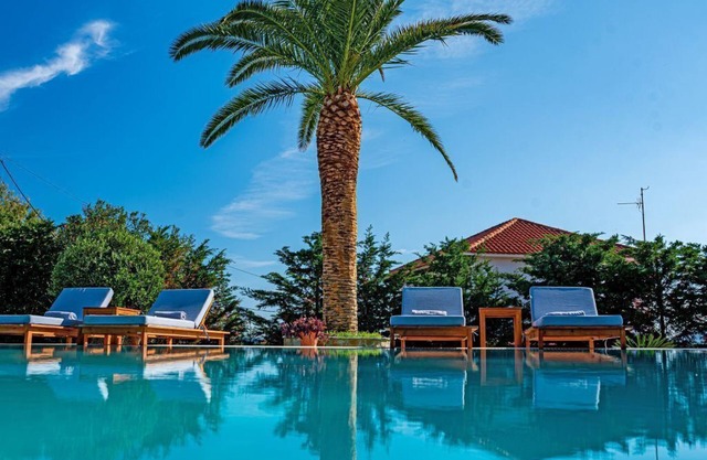 Amor Beach Villa 3 Bedrooms with huge pool, BBQ, near the beach.