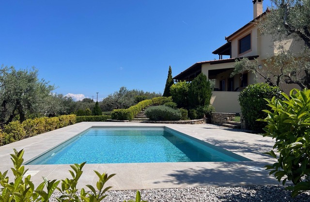 Ampelos Hillside Villa with Pool and Amazing View of the Corinthian Golf