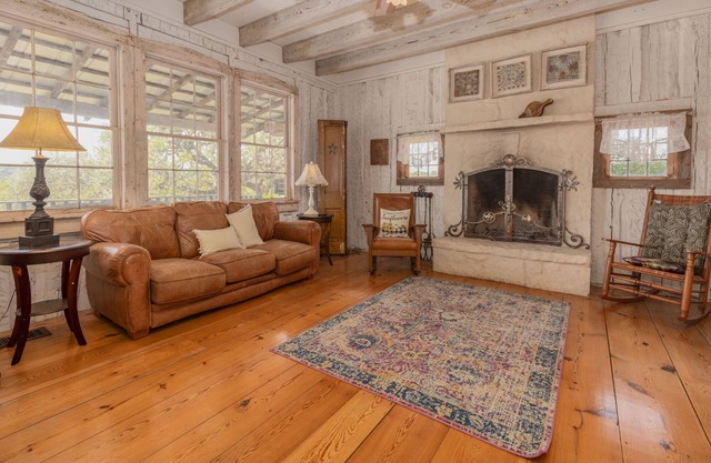 Antique log home, built in 1852 in St. Geneviève, MO