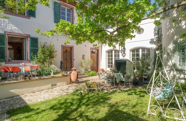 Apartment in the baroque house Groß-Winternheim - Holiday apartment with terrace