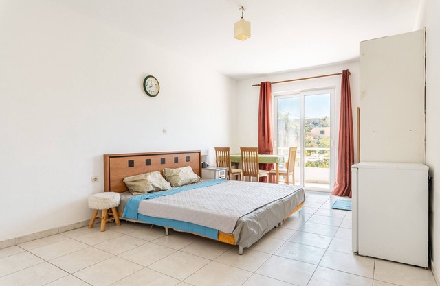 Apartment 'Anthi For 4 People' with Shared Terrace, Shared Garden and Air Conditioning