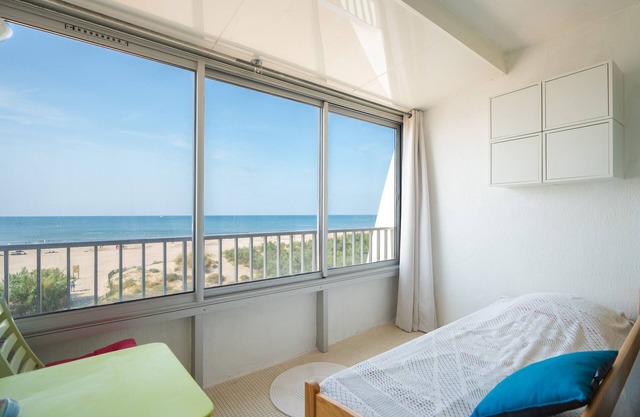 Apartment 'Appartement Face À La Mer' with Sea View and Private Terrace