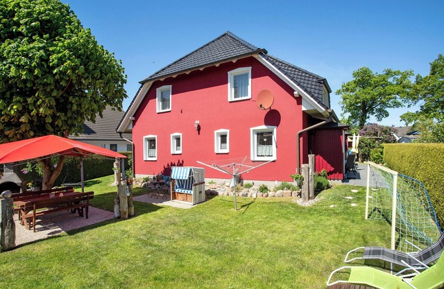 Apartment 'Fewo 14 - Halbinsel Darss - Ostsee' with Private Terrace, Shared Garden and Wi-Fi