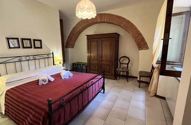 Apartment for 2 persons with pool and garden