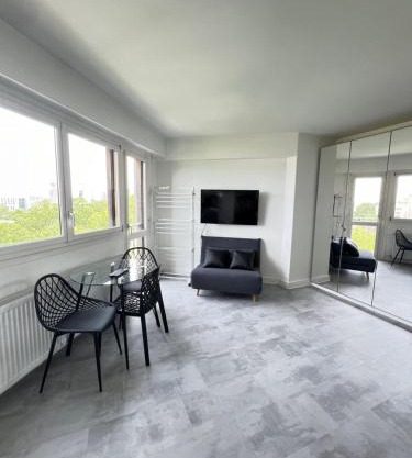 Apartment HOME in Paris with View, 15min direct to center