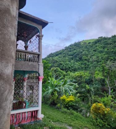 Apartment in St Thomas Jamaica sleeps 7 plus private parking off street