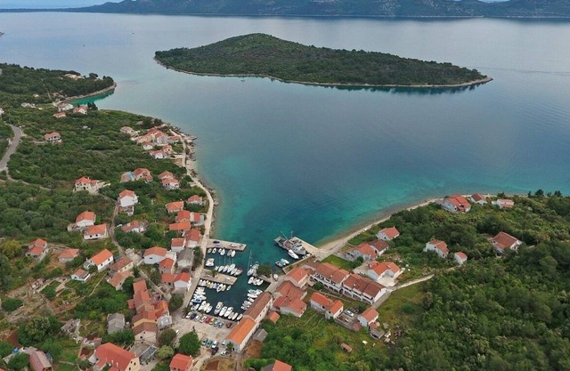 Apartment Knež with its unique island location will make your stay fullfiled