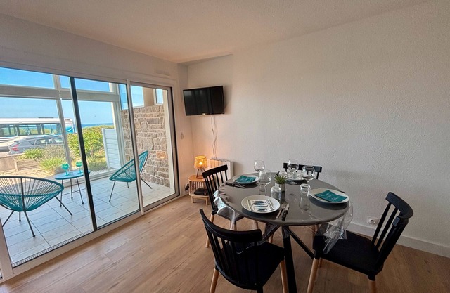 Apartment 'Le Nid De Keragan' with Sea View, Private Terrace and Wi-Fi