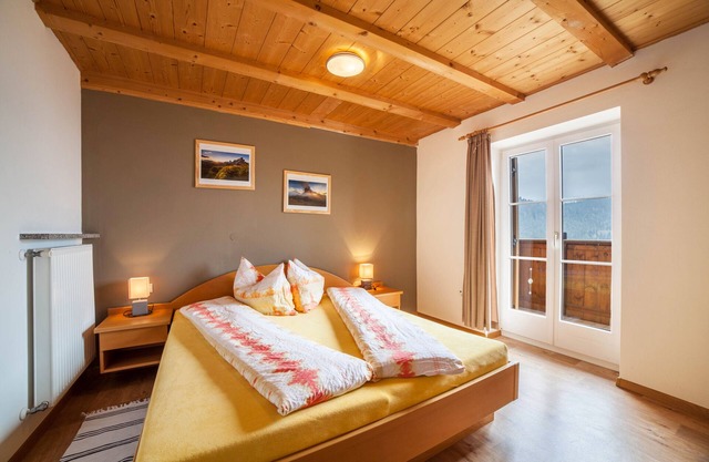 Apartment "Lingerhof - Arnika" with Mountain View, Balcony & Wi-Fi