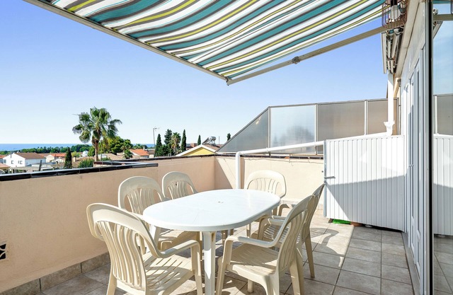 Apartment 'Montsant' with Sea Views, Private Terrace and Air Conditioning