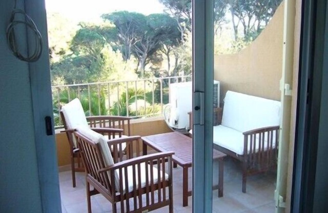 Apartment overlooking the gulf of Saint Tropez in a quiet residence Gassin