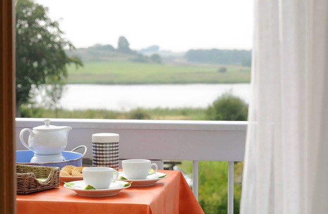 Apartment 'Seeblick Ferienwohnung' with Lake View, Shared Garden and Wi-Fi