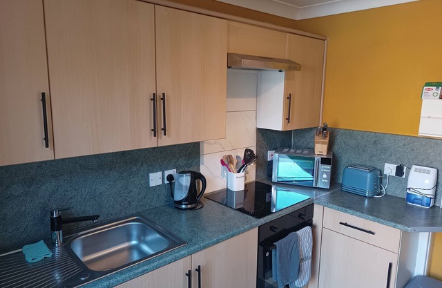 Apartment - Sleeps 5, Free Parking & Sun Terrace