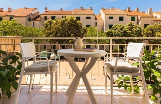 Apartment Tattoo - modern & free parking: SA2(3) - Makarska, Riviera Makarska, Croatia