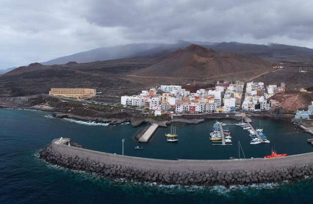 Apartment 'Tesbabo Beach' with Mountain View, Private Terrace and Wi-Fi