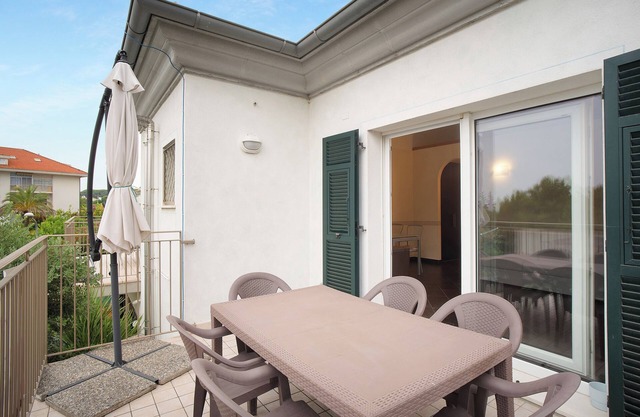 Apartment 'Trilocale Con Piscina Vista Mare' with Sea View, Wi-Fi and Air Conditioning