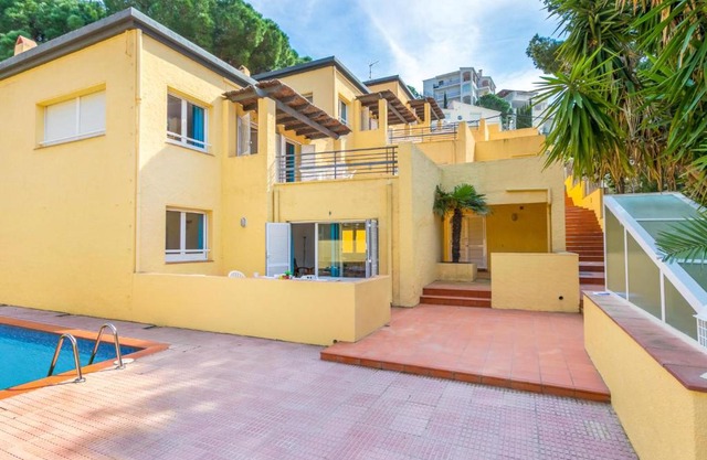 Apartment Velazquez-3 by Interhome