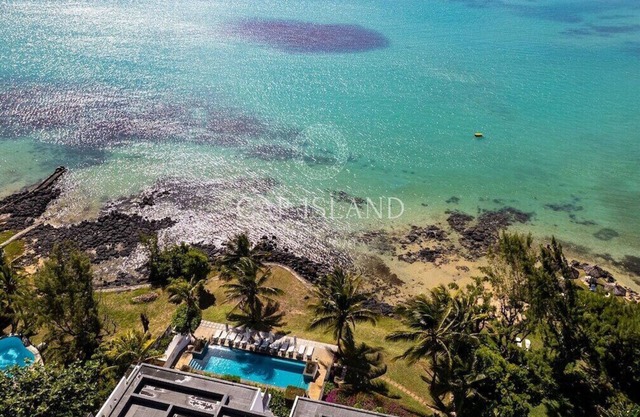 Apartment with a lagoon view, 30 meters from its private beach