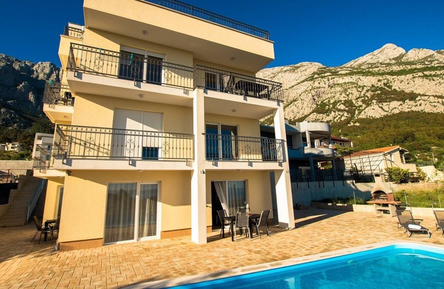 Apartment with shared pool MAMATO-A3