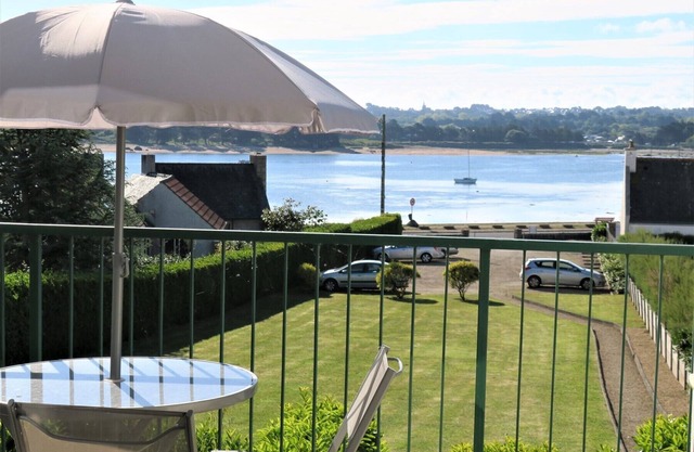 Apartment with terrace sea view in TREGASTEL