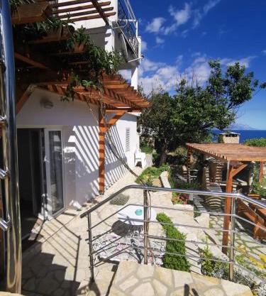 Apartments by the sea Mimice, Omis - 14230