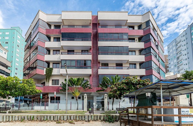 Apartments in a Beachfront Building at Meia Praia, Itapema - Evbs