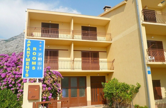 Apartments Justina, (16427), Makarska, hr