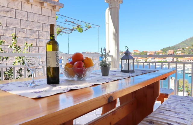 Apartments Peselj-Three Bedroom Apartment with Terrace and Sea View