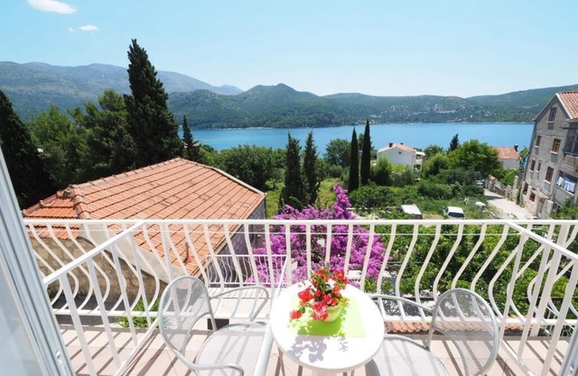 Apartments & Room Eva Slano- Double Room with Balcony and Sea View