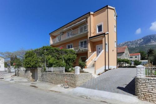 Apartments with parking space Kastel Gomilica, Kastela - 20245