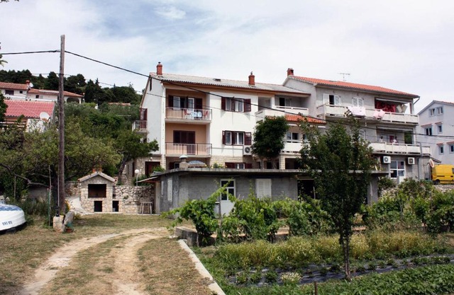 Apartments with parking space Kampor, Rab - 4984