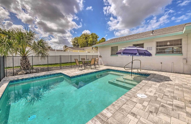 Apollo Beach Gem w/Pool: 'The Flamingo House'