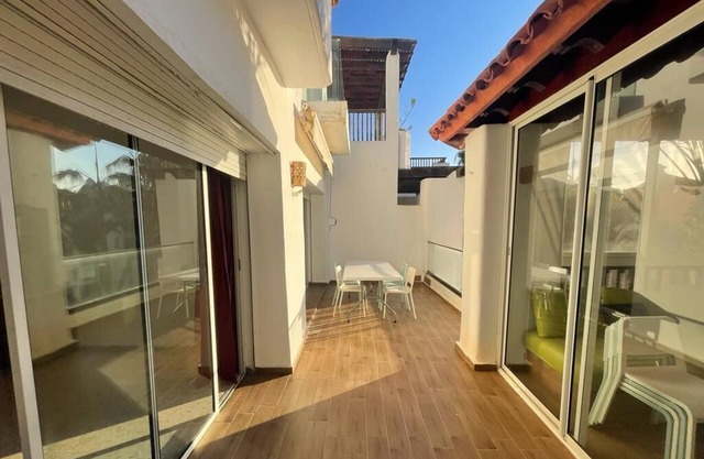 Appart Tête et Pieds Dans Leau