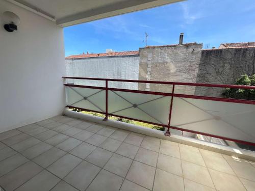 Appartement lumineux près de la plage avec terrasse, parking, et équipements modernes - FR-1-494-98