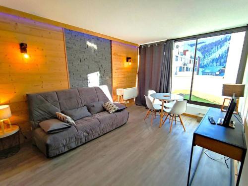 Appartement Rénové 2P avec Balcon Sud, Front de Neige, au Pied des Pistes - FR-1-292-64