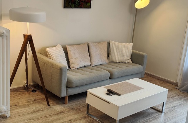 Appartement Rénové Avec Place de Parking Dans Résidence Fermée et Sécurisée