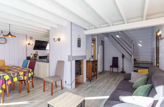 Appartement T3 avec petite terrasse, 2 chambres, parking à Cauterets - FR-1-401-313