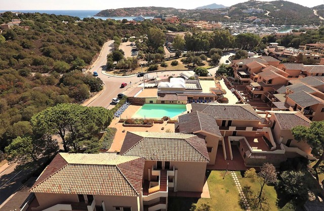 Apt. Costa SA with shared Swimming Pool