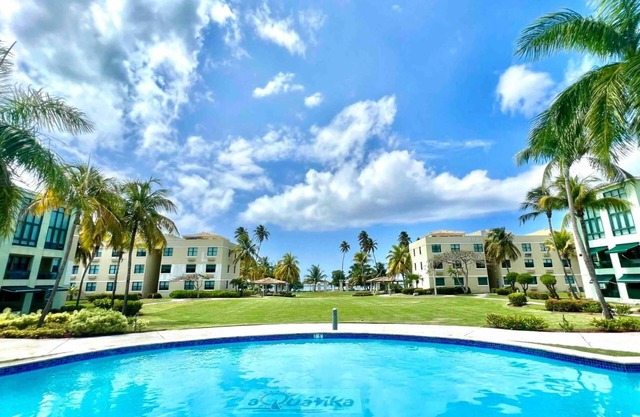 Aquatika Beach Retreat Pent House- Pools, Beach, and Rooftop Views near San Juan