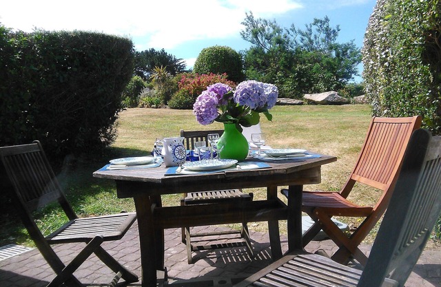 Ar Bleuenn "exceptional location, artist's studio, peaceful setting, Golf PERROS, PLOUMANAC'H