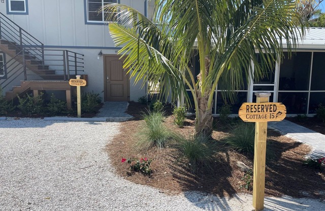 Are you looking for a quaint fishing village in the heart of Captiva Island? - Jensen's Cottage #15
