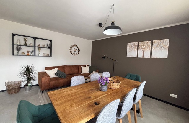 Arrive, take a deep breath & feel good for up to 8 people