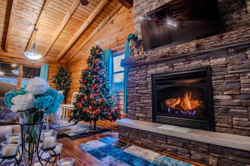 Ascension Cabin - hot tub, fire pit, babbling brook