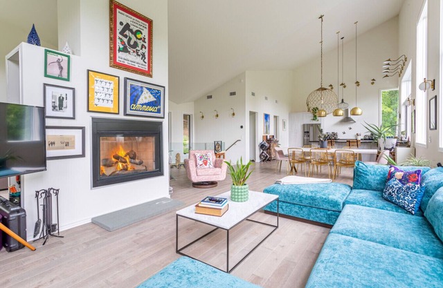 Ashokan Stylish Escape w/Hot Tub & Fireplace