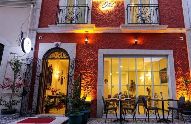 AtaÇesme Otel