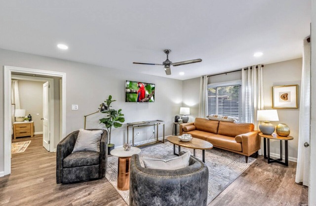 ATH-New Modern Mableton- Ranch- Fenced4Pets (811)