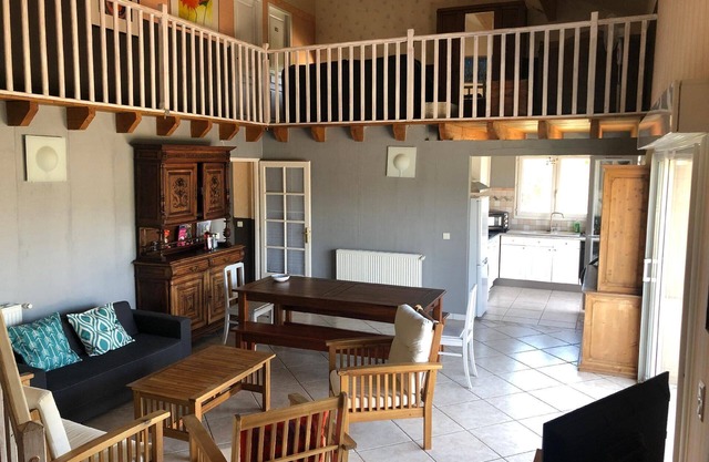 Aube-sur-la-Vallée, spacious rooms with views over the valley