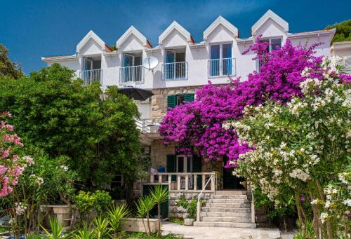 Aurora Beachfront Luxury Rooms&Suites